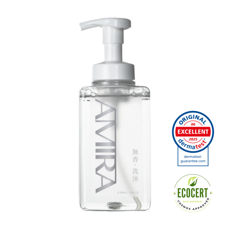 AMIRA A71無香洗沐產品瓶身，搭配ECOCERT有機認證與DERMATEST認證標誌