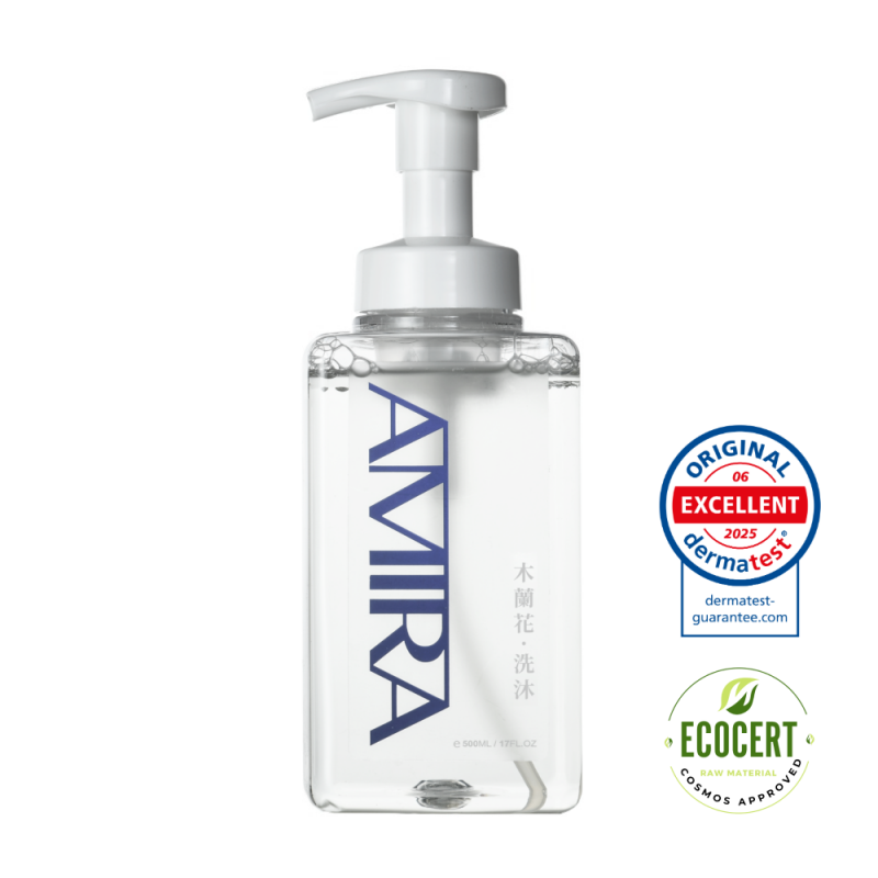AMIRA A72木蘭花洗沐瓶身 ，搭配ECOCERT有機認證與DERMATEST認證標誌